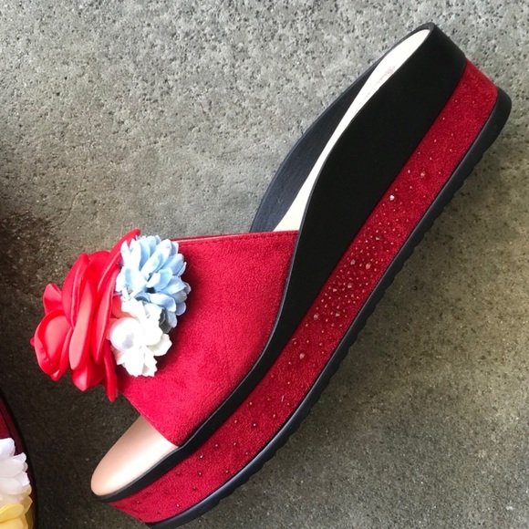 5.5 Italina Red Flower Flatform Wedge Heeled Sandal - Picture 9 of 13